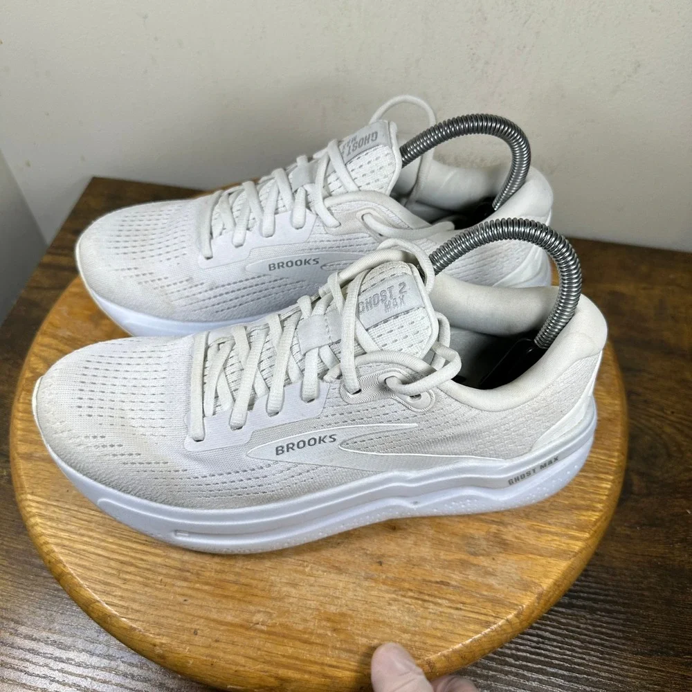 Brooks Ghost Max 2 Mens White Running Shoes 1104311D168 Size 7 Medium D